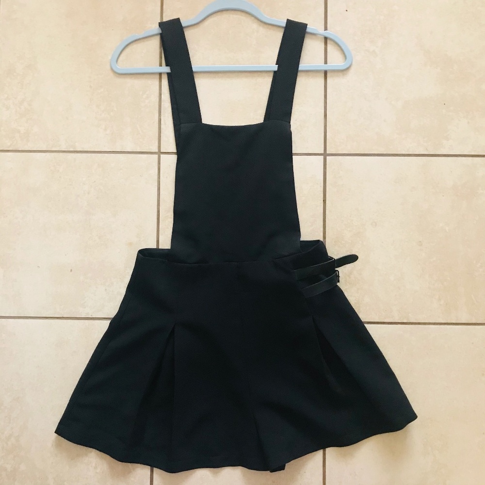 Black women’s overalls bodysuit)